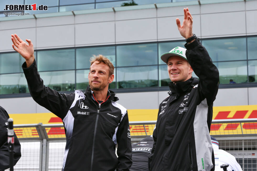 Foto zur News: Jenson Button (McLaren) und Nico Hülkenberg (Force India)