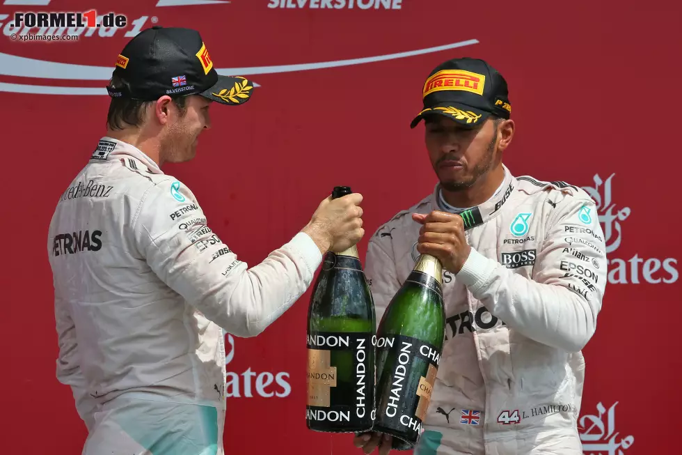 Foto zur News: Nico Rosberg (Mercedes) und Lewis Hamilton (Mercedes)