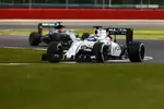 Foto zur News: Alex Lynn (Williams) und Esteban Ocon (Mercedes)