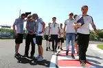 Foto zur News: Rio Haryanto (Manor) und Esteban Gutierrez (Haas)