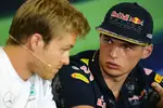 Foto zur News: Nico Rosberg (Mercedes) und Max Verstappen (Red Bull)