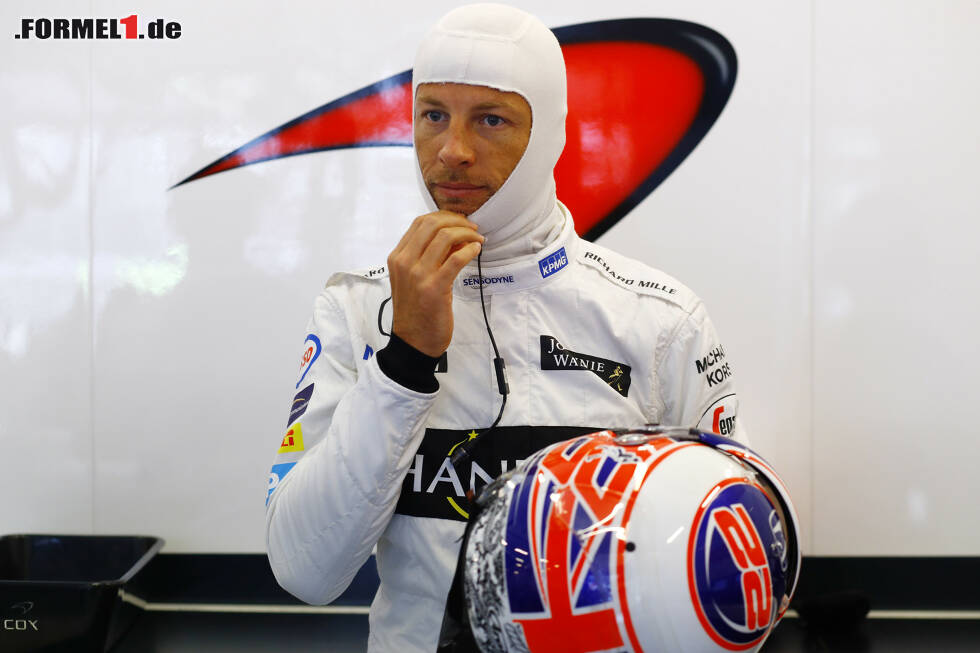 Foto zur News: Jenson Button (McLaren): &amp;quot;Der Witz ist, dass in Silverstone sogar Piloten über den Randstein gefahren sind, obwohl sie wussten, dass sie bestraft werden. Es ist so schwierig zu beurteilen, wo die weiße Linie ist, weil wir so tief im Auto sitzen.&amp;quot;
