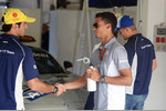 Foto zur News: Pascal Wehrlein (Manor) und Felipe Nasr (Sauber)