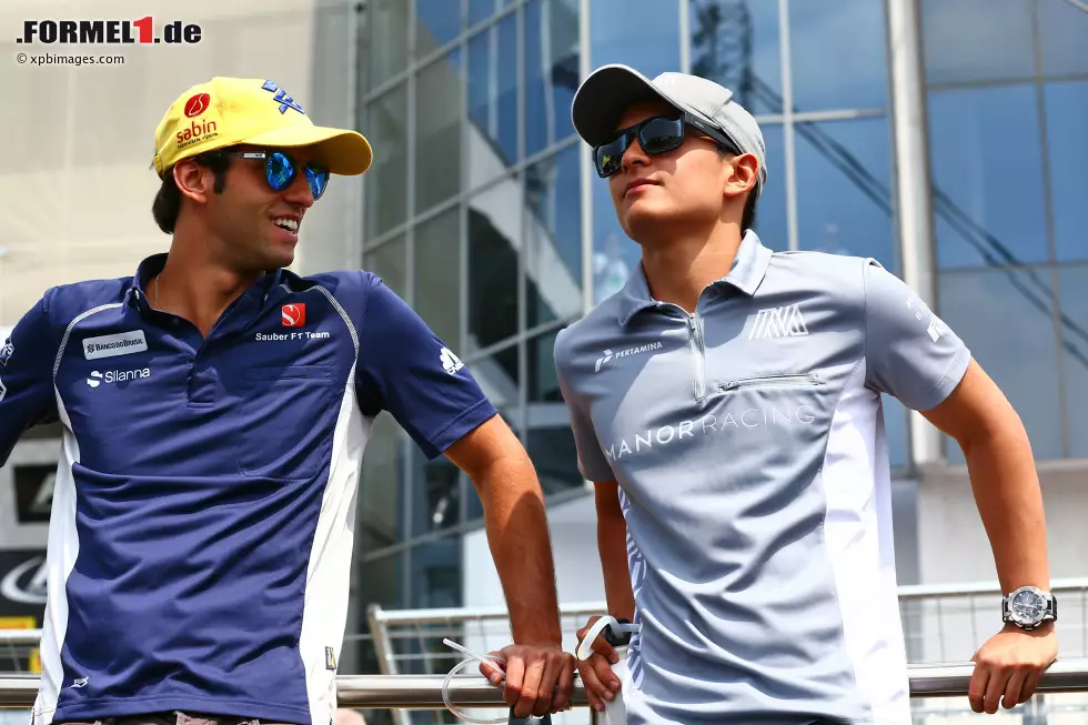 Foto zur News: Felipe Nasr (Sauber) und Rio Haryanto (Manor)