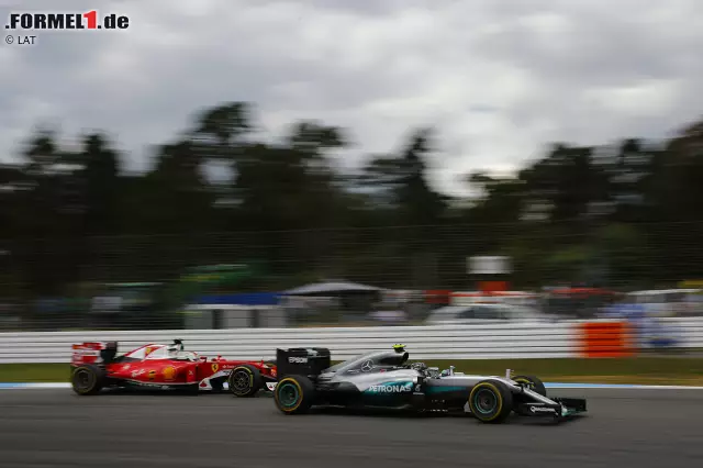 Foto zur News: Nico Rosberg (Mercedes) und Sebastian Vettel (Ferrari)