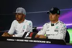 Foto zur News: Lewis Hamilton (Mercedes) und Nico Rosberg (Mercedes)