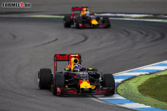 Foto zur News: Formel-1-Live-Ticker: Mercedes-Piloten geben sich verschmust