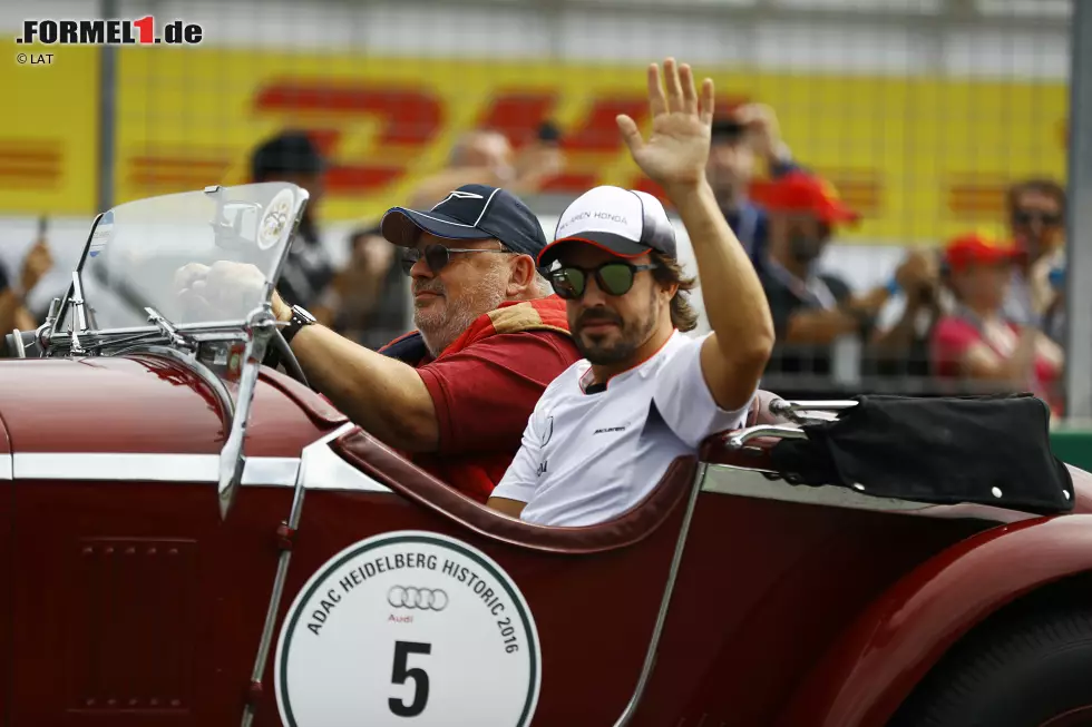 Foto zur News: Fernando Alonso (McLaren)