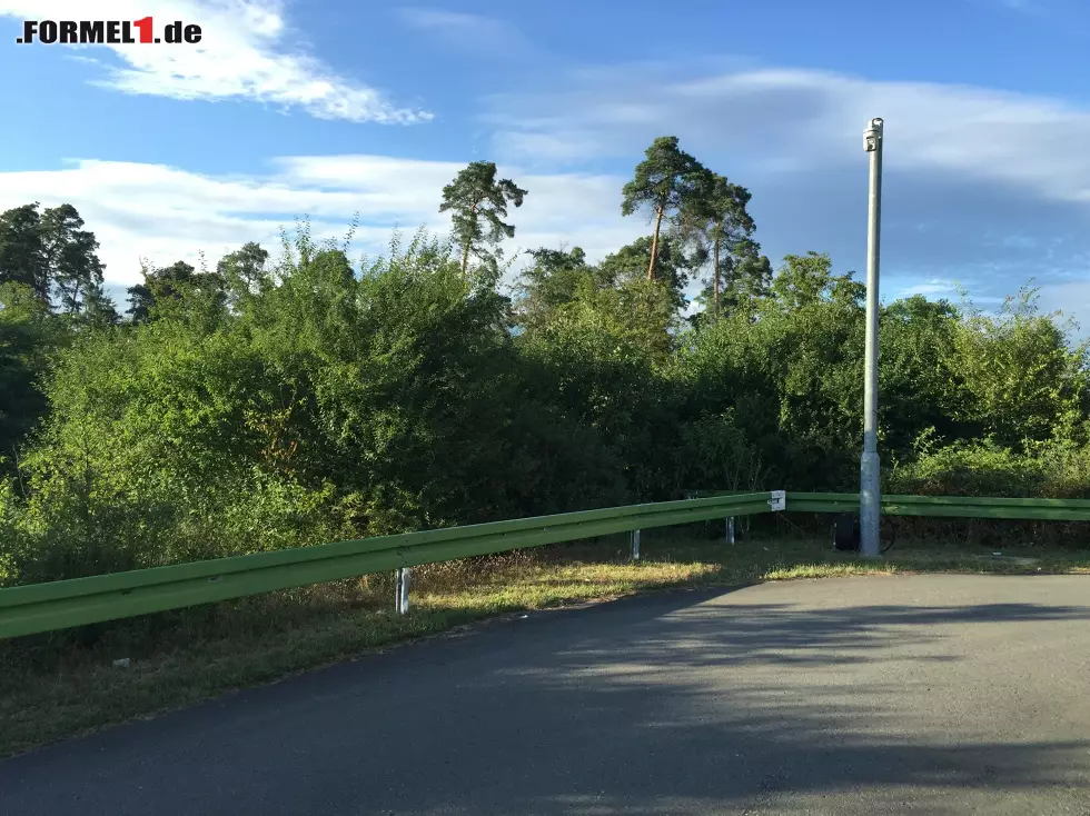 Genehmigungshürden sorgten vor 15 Jahren für das Aus des fast sieben Kilometer langen Kurses, zudem wollte die Formel 1 eine bessere Sicht für die Fans. Foto zur News: Genehmigungshürden sorgten vor 15 Jahren für das Aus des fast sieben Kilometer langen Kurses, zudem wollte die Formel 1 eine bessere Sicht für die Fans.