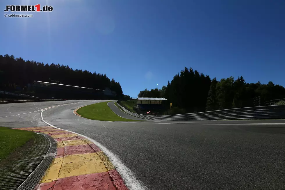 Foto zur News: Eau Rouge