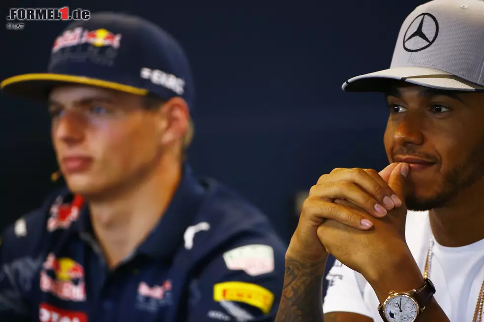 Foto zur News: Lewis Hamilton (Mercedes) und Max Verstappen (Red Bull)