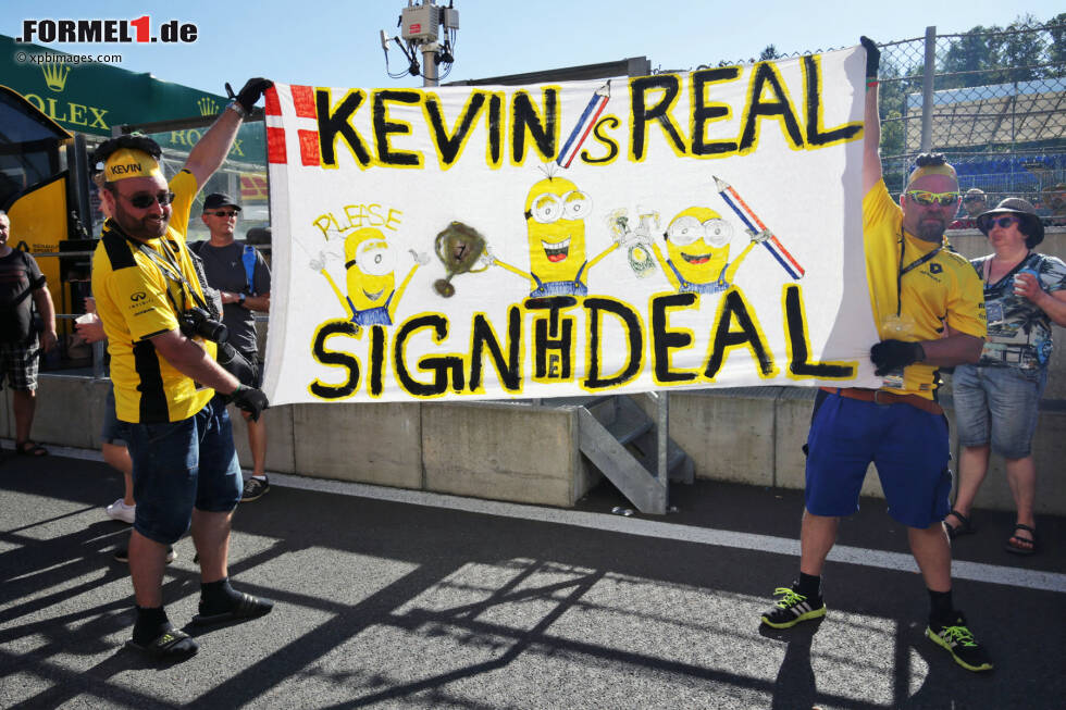 Foto zur News: Fans von Kevin Magnussen (Renault)