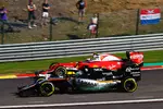 Foto zur News: Nico Hülkenberg (Force India) und Kimi Räikkönen (Ferrari)