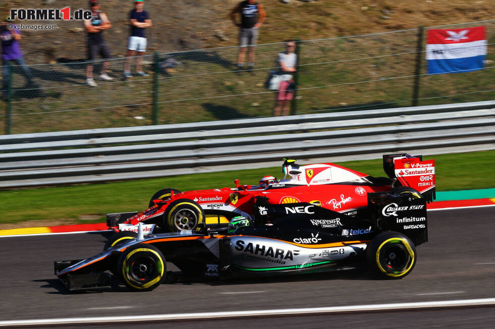 Foto zur News: Nico Hülkenberg (Force India) und Kimi Räikkönen (Ferrari)