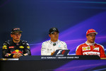 Foto zur News: Max Verstappen (Red Bull), Nico Rosberg (Mercedes) und Kimi Räikkönen (Ferrari)