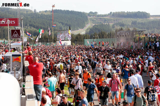 Foto zur News: Formel-1-Live-Ticker: Folgt Vettel in Monza?