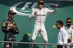Foto zur News: Nico Rosberg (Mercedes), Daniel Ricciardo (Red Bull) und Lewis Hamilton (Mercedes)