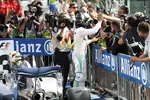 Foto zur News: Nico Rosberg (Mercedes) und Lewis Hamilton (Mercedes)