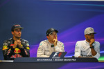 Foto zur News: Daniel Ricciardo (Red Bull), Nico Rosberg (Mercedes) und Lewis Hamilton (Mercedes)