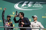 Foto zur News: Mark Webber, Daniel Ricciardo (Red Bull) und Nico Rosberg (Mercedes)