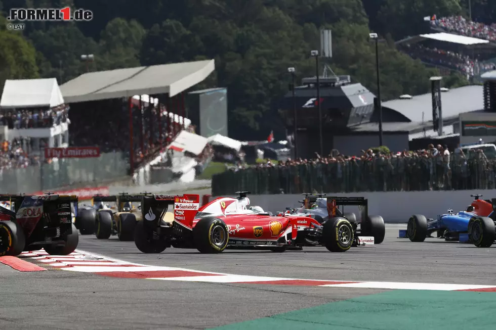 Foto zur News: Sebastian Vettel (Ferrari), Max Verstappen (Red Bull) und Kimi Räikkönen (Ferrari)