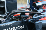 Foto zur News: Halo am McLaren von Jenson Button