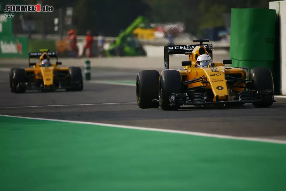 Foto zur News: Kevin Magnussen (Renault) und Jolyon Palmer (Renault)