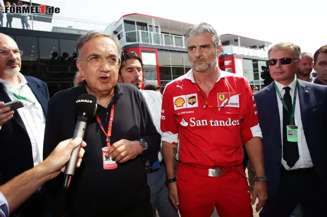 Foto zur News: Sergio Marchionne und Teamchef Maurizio Arrivabene haben Grund zur Freude