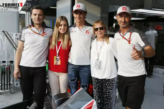 Foto zur News: Esteban Gutierrez mit seiner Mutter und Schwester