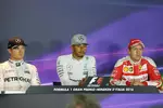 Foto zur News: Nico Rosberg (Mercedes), Lewis Hamilton (Mercedes) und Sebastian Vettel (Ferrari)