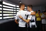 Foto zur News: Stoffel Vandoorne, Fernando Alonso (McLaren) und Jenson Button (McLaren)