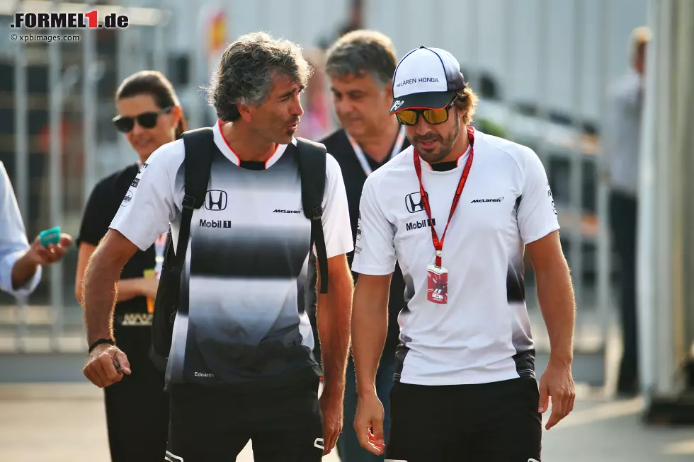 Foto zur News: Fernando Alonso (McLaren)