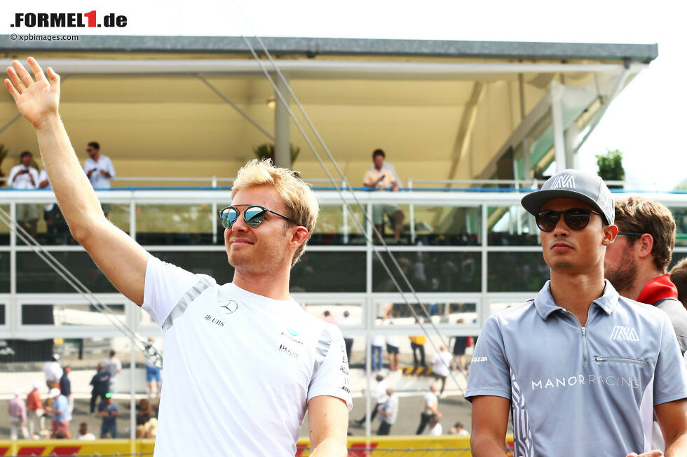 Foto zur News: Nico Rosberg (Mercedes) und Pascal Wehrlein (Manor)