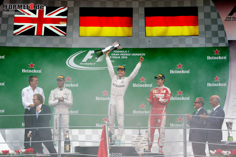Foto zur News: Lewis Hamilton (Mercedes), Nico Rosberg (Mercedes) und Sebastian Vettel (Ferrari)