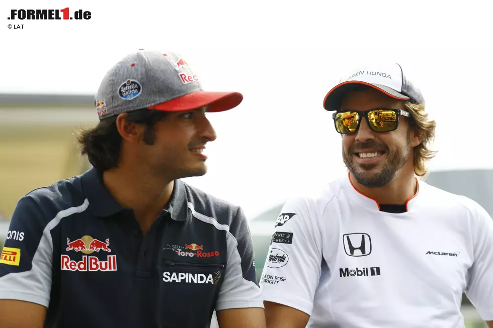 Foto zur News: Carlos Sainz (Toro Rosso) und Fernando Alonso (McLaren)