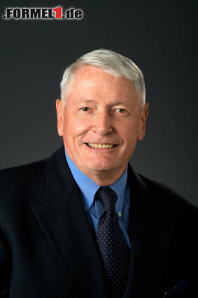 Jetzt durchklicken: Das sind die neuen Chefs der Formel 1! John Malone (75), Vorsitzender von Liberty Media. Malone wird auf ein Vermögen von 6,5 Milliarden US-Dollar geschätzt. Er hat in Yale Elektrotechnik, Wirtschaft und Industriemanagement studiert und ist Doktor der Philosophie. Von Geschäftspartnern wird er "Darth Vader" genannt. Jetzt durchklicken: Das sind die neuen Chefs der Formel 1! John Malone (75), Vorsitzender von Liberty Media. Malone wird auf ein Vermögen von 6,5 Milliarden US-Dollar geschätzt. Er hat in Yale Elektrotechnik, Wirtschaft und Industriemanagement studiert und ist Doktor der Philosophie. Von Geschäftspartnern wird er "Darth Vader" genannt.