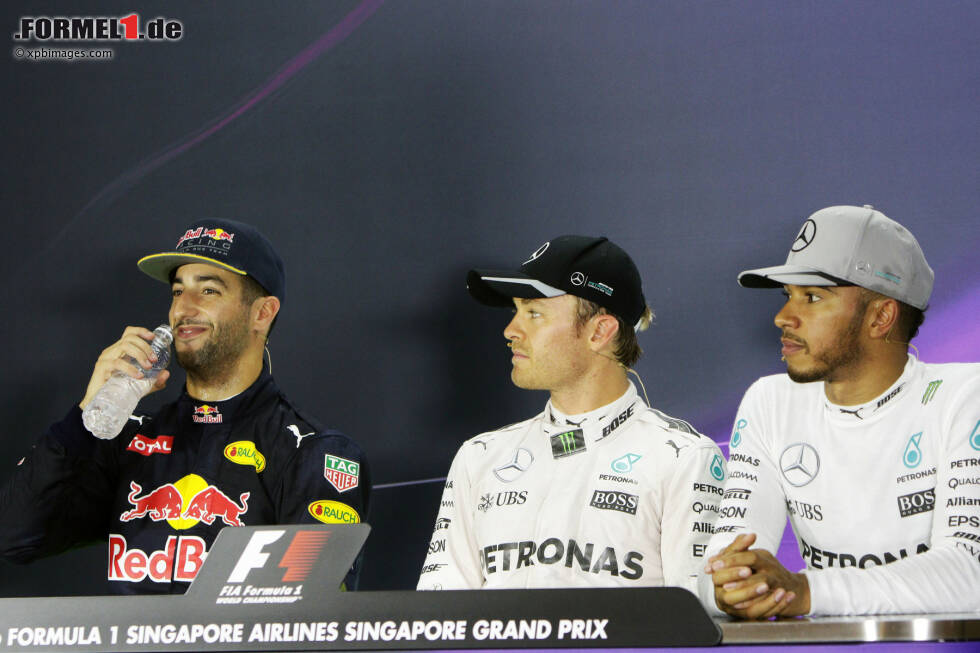 Foto zur News: Daniel Ricciardo (Red Bull), Nico Rosberg (Mercedes) und Lewis Hamilton (Mercedes)