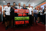 Foto zur News: Jenson Button (McLaren), Daniel Ricciardo (Red Bull) und Stoffel Vandoorne