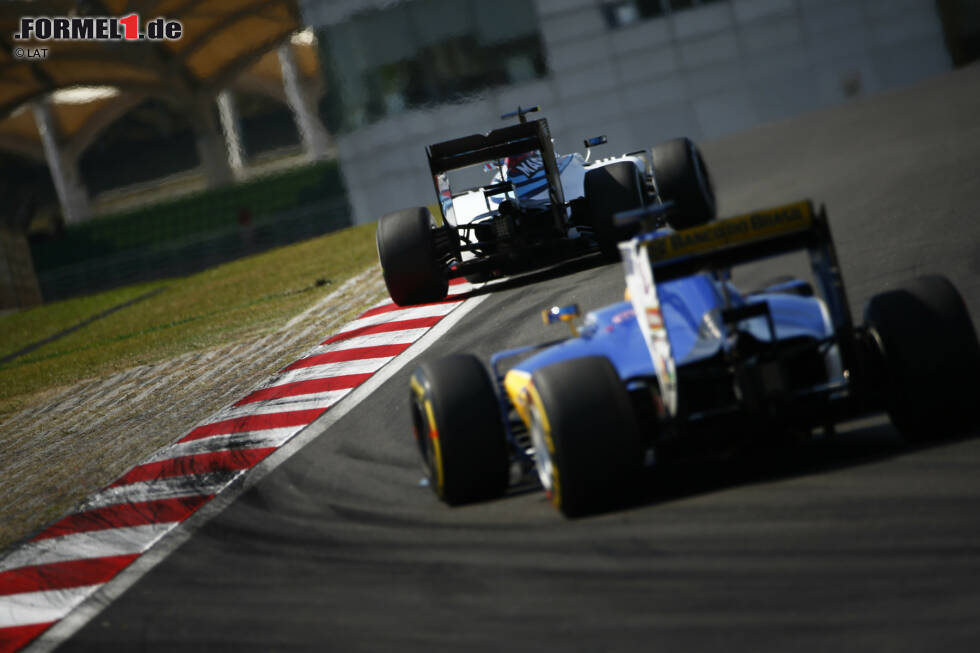 Foto zur News: Valtteri Bottas (Williams) und Marcus Ericsson (Sauber)
