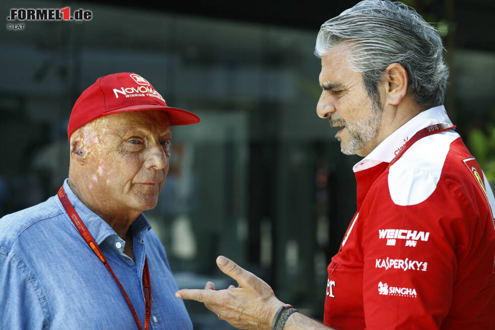Foto zur News: Niki Lauda (Mercedes) und Maurizio Arrivabene (Ferrari)