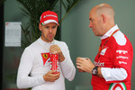 Foto zur News: Sebastian Vettel (Ferrari) und Jock Clear