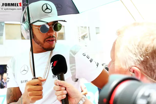 Foto zur News: Lewis Hamilton hat die Hoffnung auf den WM-Titel noch nicht aufgegeben. Der Rückschlag in Malaysia tut aber immer noch weh. Jetzt durch die Highlights des dramatischen 16. Saisonlaufs klicken!