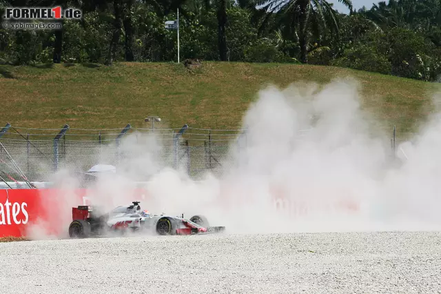 Romain Grosjean landet nach Bremsproblemen im Malaysia-Kiesbett Foto zur News: Romain Grosjean landet nach Bremsproblemen im Malaysia-Kiesbett