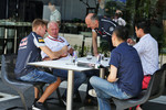 Foto zur News: Daniil Kwjat (Toro Rosso), Helmut Marko und Franz Tost