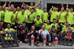 Foto zur News: Daniel Ricciardo (Red Bull), Max Verstappen (Red Bull), Helmut Marko und Christian Horner