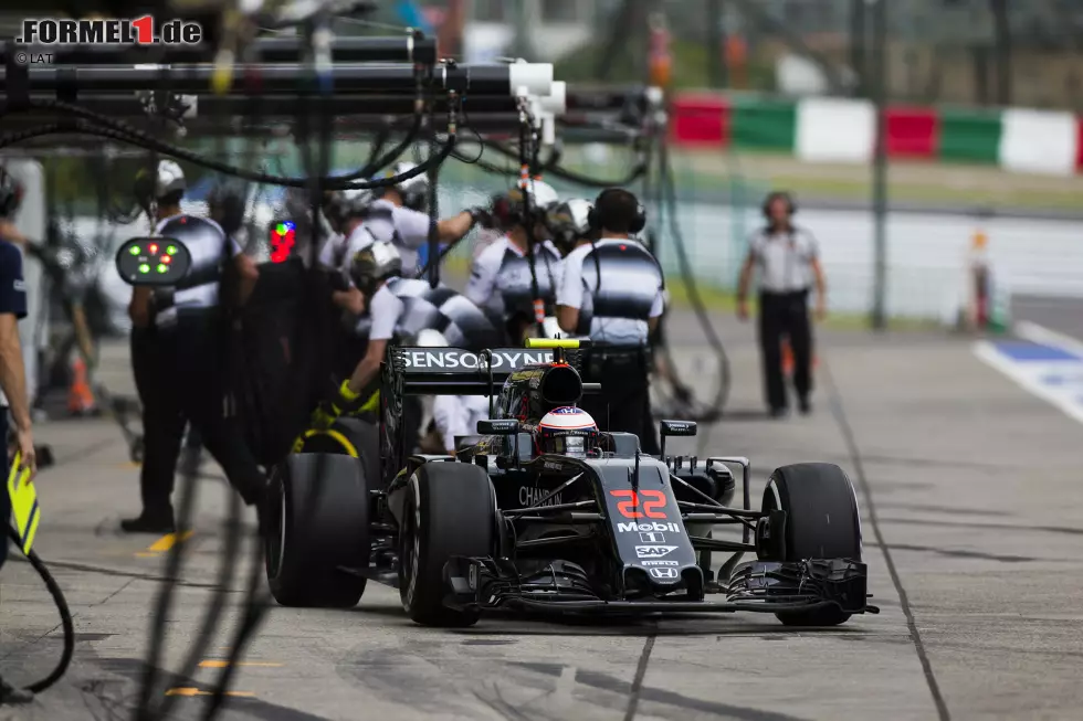 Foto zur News: Jenson Button (McLaren)