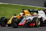 Foto zur News: Esteban Gutierrez (Haas) und Kevin Magnussen (Renault)