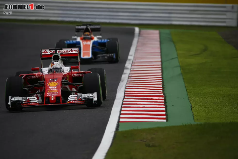 Foto zur News: Sebastian Vettel (Ferrari) und Pascal Wehrlein (Manor)