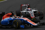 Foto zur News: Romain Grosjean (Haas) und Pascal Wehrlein (Manor)