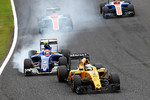 Foto zur News: Kevin Magnussen (Renault) und Felipe Nasr (Sauber)